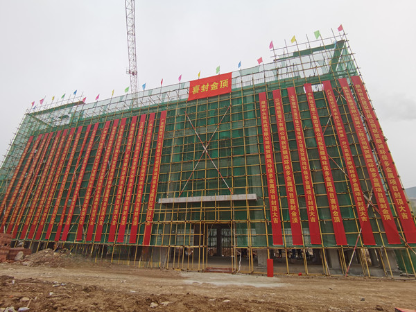 攻堅(jiān)克難筑精品 主體結(jié)構(gòu)順利封頂！