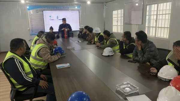 警企聯(lián)動筑防線 消防演練保平安  ——金華?風(fēng)好正揚(yáng)帆項(xiàng)目部開展反詐宣傳與消防綜合培訓(xùn)、演練活動